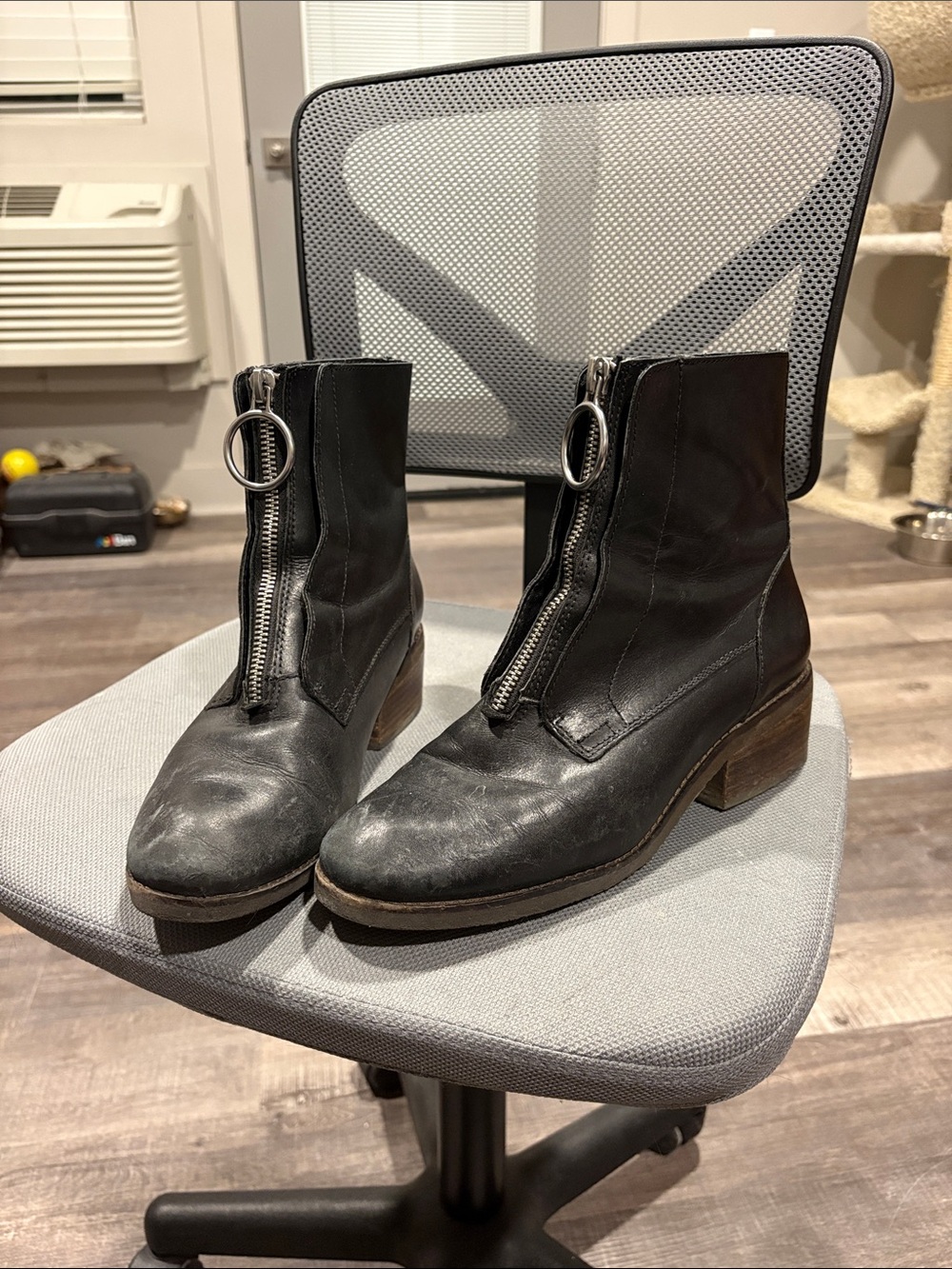 Lucky Brand Black Leather Front-Zip Ring-Pull Ankle Boots